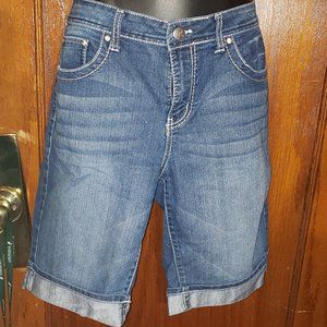 Earl Jean Sz 10 Shorts Detailed Embroidered Patters and Jewels